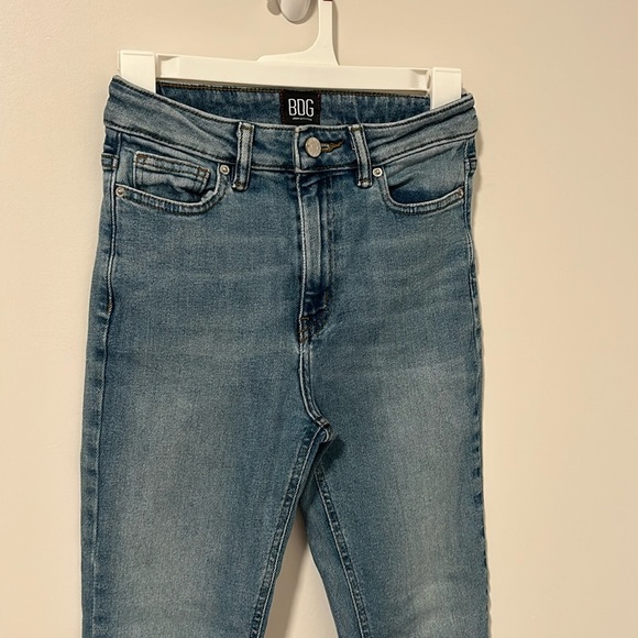 BDG Urban Outfitters Girlfriend High Rise Raw Hem Jeans Size 25 - Picture 1 of 5